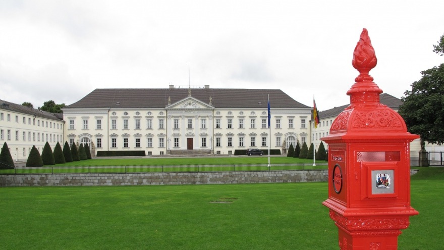 Historischer Feuermelder am Schloss Bellevue Historischer Feuermelder am Schloss Bellevue